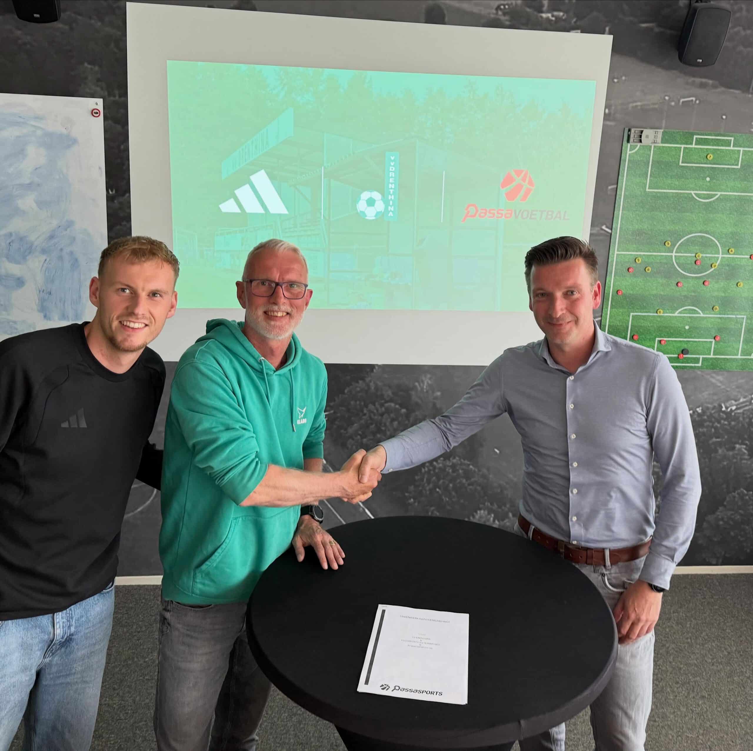 VV Drenthina verlengd kledingcontract met Passa Voetbal